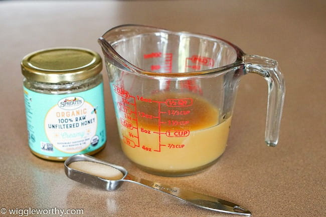 Ingredients used to make pear juice and honey gummy dog treat recipe Ingredients used to make pear juice and honey gummy dog treat recipe